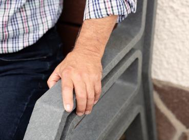 Preview: Senioren Sitzbank "Tarlo" mit Armlehne