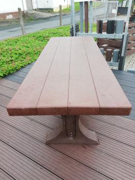 hanit Tisch Trinity wetterfest aus Recycling-Kunststoff
